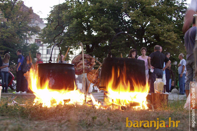 NJEGOVO VELIČANSTVO – FIŠ PAPRIKAŠ