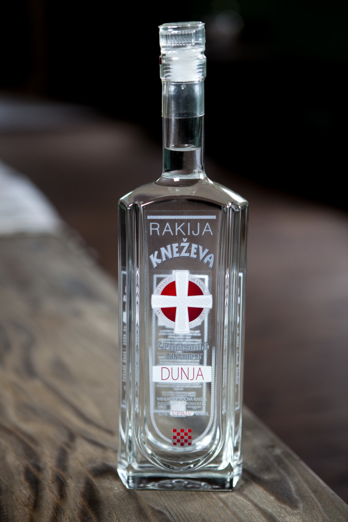 SLIKA DUNJA O,7 LITRE